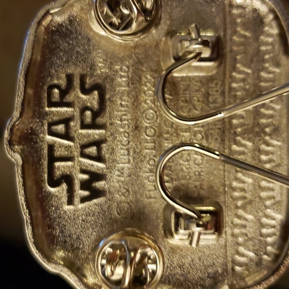 Funko Pop Pin Star Wars Mandalorian FENNEC SHAND SE 4 Inch Enamel Pin - Picture 5 of 6